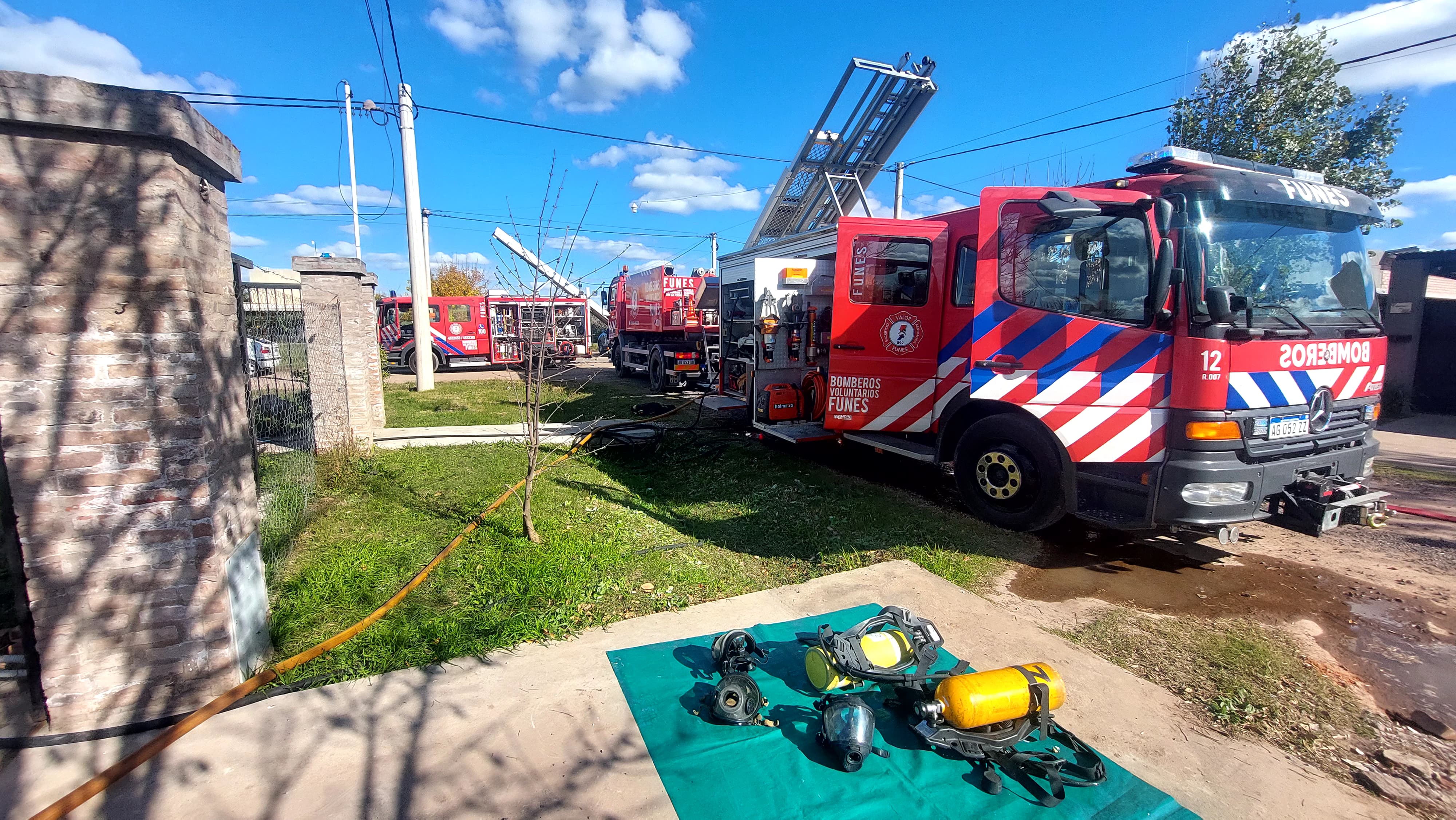 Bomberos Voluntarios de Funes combatieron incendio en una vivienda sin ocupantes